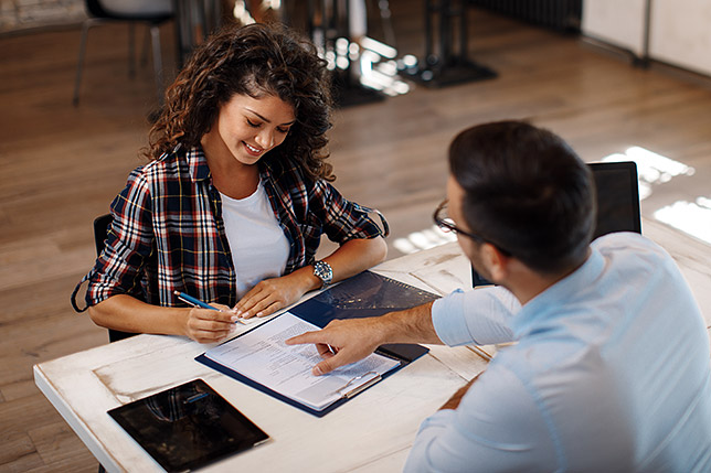 Nachweisniederschrift: &Uuml;ber diese Aspekte m&uuml;ssen Unternehmer ihre Mitarbeiter informieren